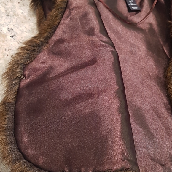 ♥️ Cute Fur Vest ♥️ - Picture 6 of 10